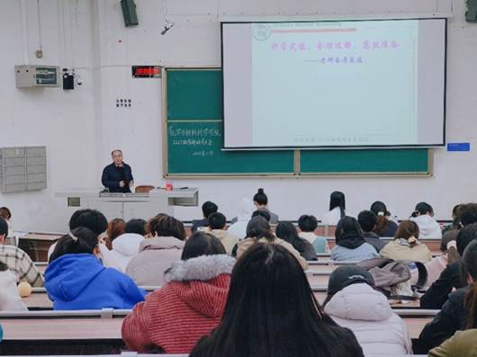 一群人在开会
AI 生成的内容可能不正确。