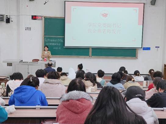 一群人在开会
AI 生成的内容可能不正确。